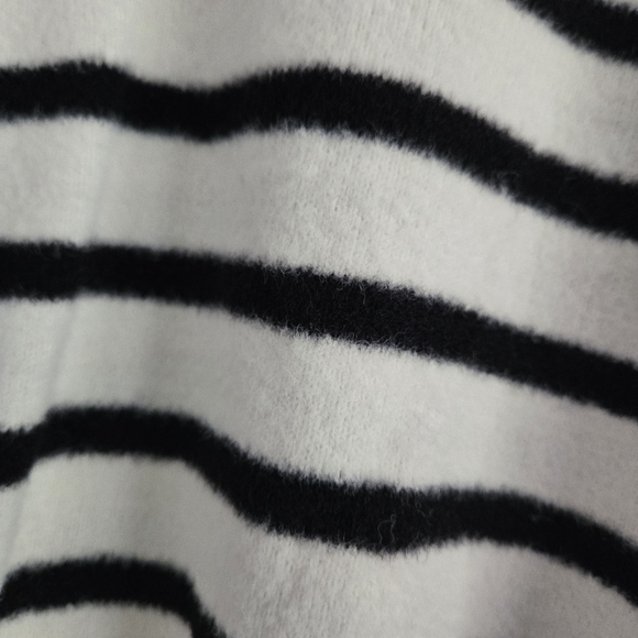 Banana Republic Striped Black and White Women's Medium Sweater - Picture 8 of 8